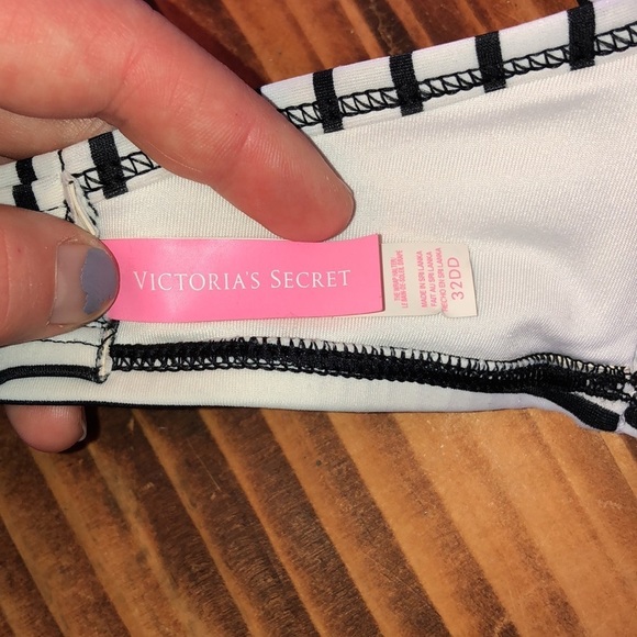 Victoria’s Secret swim suit top bikini top stripped swim wear size 32DD summer - Picture 7 of 8